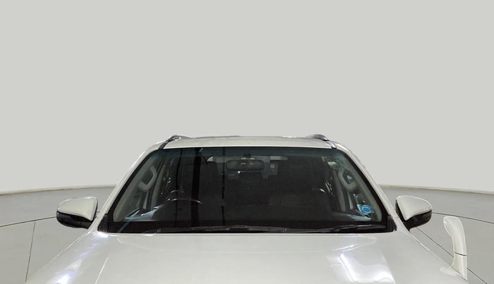 2018 Toyota Fortuner 2.8 4X4 AT, Diesel, Automatic, 1,29,798 km, Front Windshield