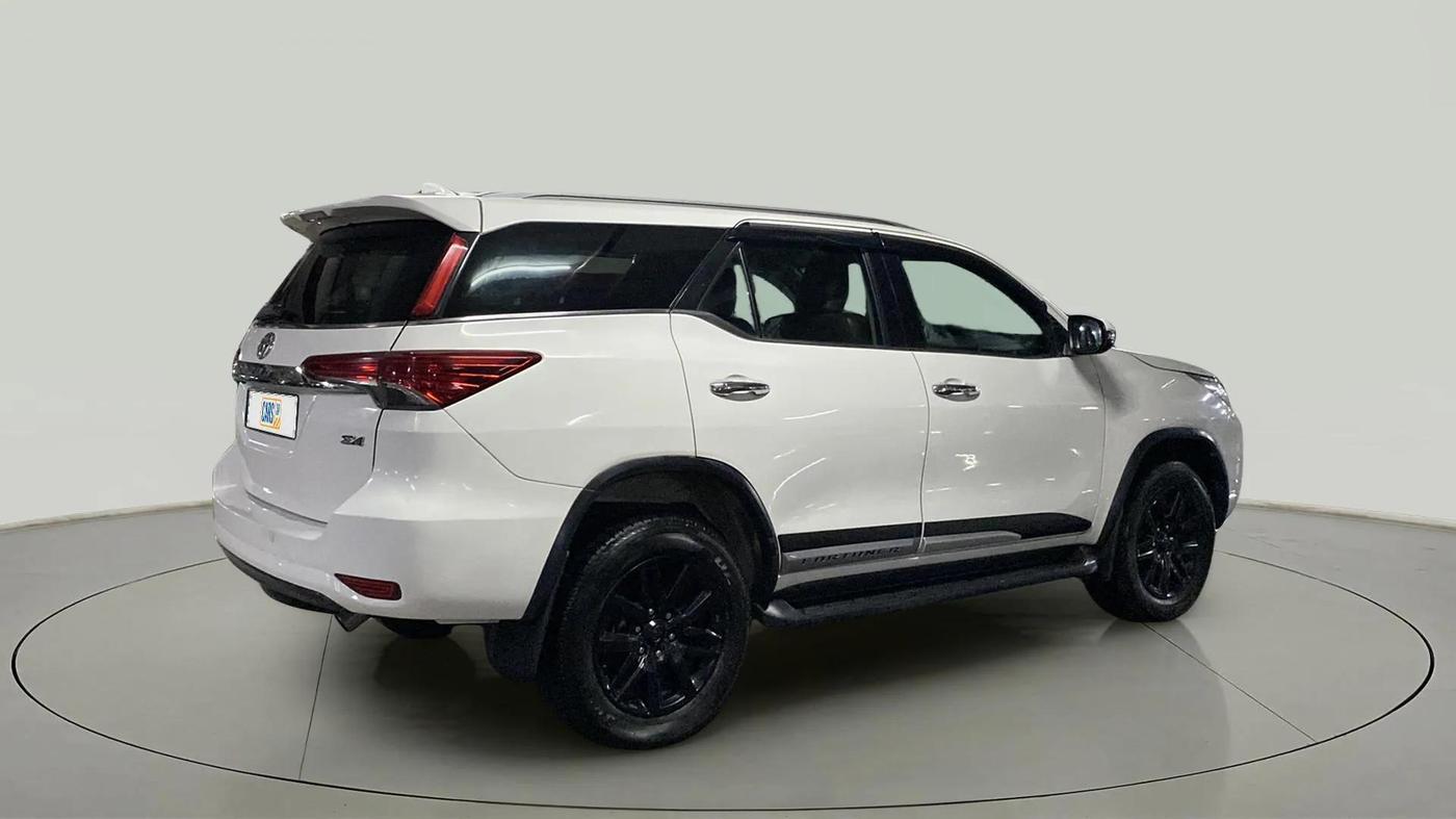 2018 Toyota Fortuner 2.8 4X4 AT, Diesel, Automatic, 1,30,222 km, Right Back Diagonal