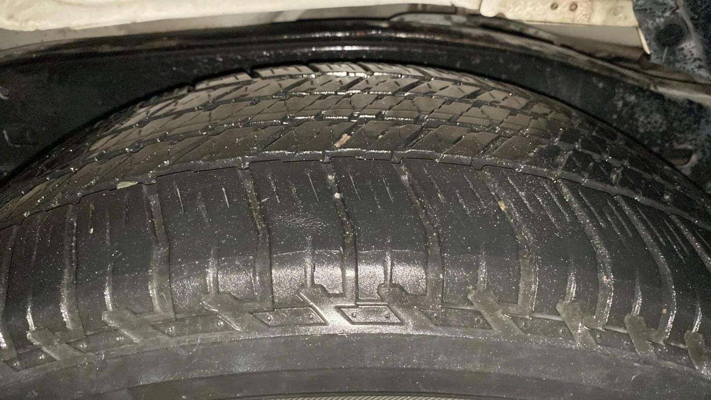 2018 Toyota Fortuner 2.8 4X4 AT, Diesel, Automatic, 1,30,222 km, Left Rear Tyre Tread
