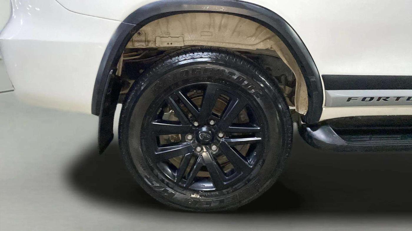 2018 Toyota Fortuner 2.8 4X4 AT, Diesel, Automatic, 1,30,222 km, Right Rear Wheel