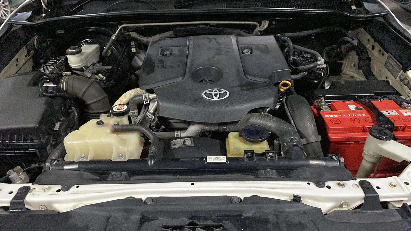 2018 Toyota Fortuner 2.8 4X4 AT, Diesel, Automatic, 1,30,222 km, Engine View