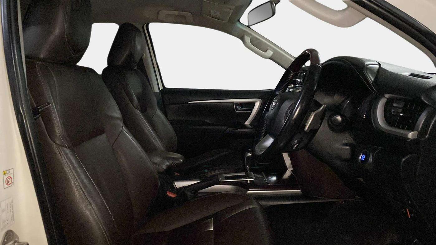 2018 Toyota Fortuner 2.8 4X4 AT, Diesel, Automatic, 1,30,222 km, Right Side Front Door Cabin