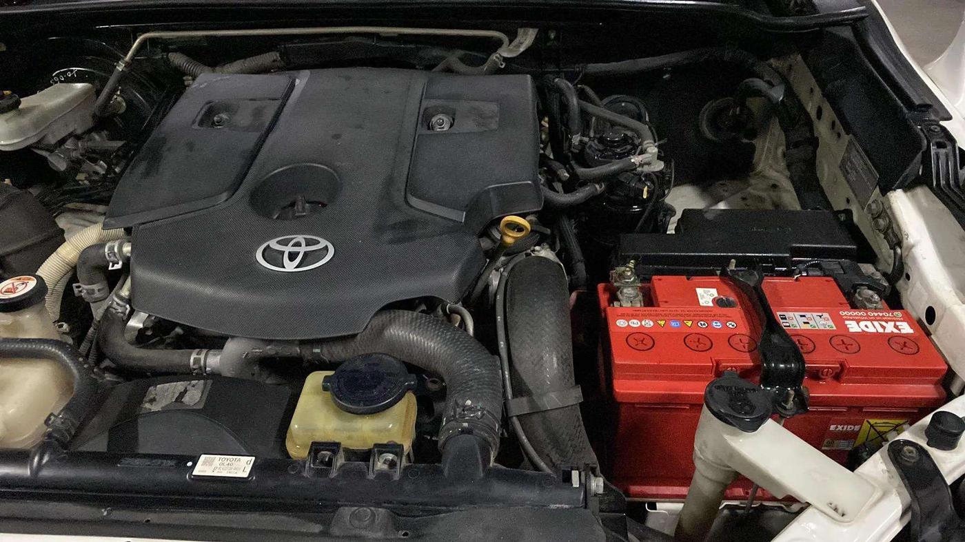 2018 Toyota Fortuner 2.8 4X4 AT, Diesel, Automatic, 1,30,222 km, Engine View - Left