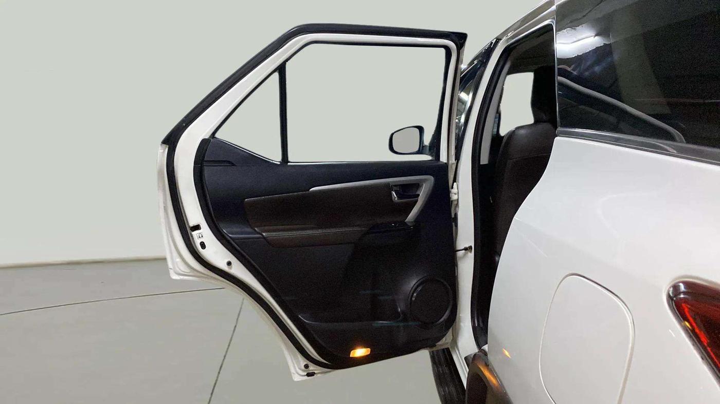 2018 Toyota Fortuner 2.8 4X4 AT, Diesel, Automatic, 1,30,222 km, LHS Rear Door