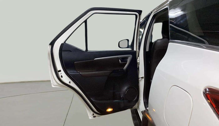 2018 Toyota Fortuner 2.8 4X4 AT, Diesel, Automatic, 1,29,798 km, LHS Rear Door