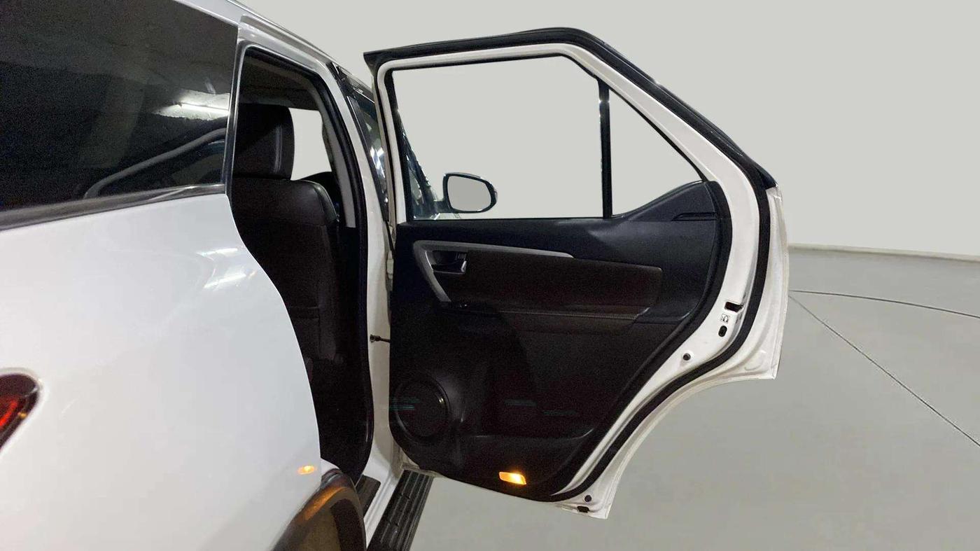 2018 Toyota Fortuner 2.8 4X4 AT, Diesel, Automatic, 1,30,222 km, RHS Rear Door