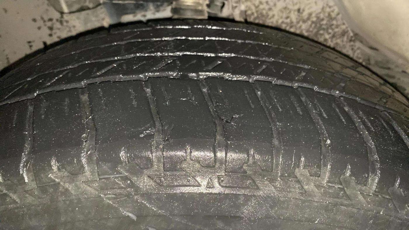 2018 Toyota Fortuner 2.8 4X4 AT, Diesel, Automatic, 1,30,222 km, Left Front Tyre Tread
