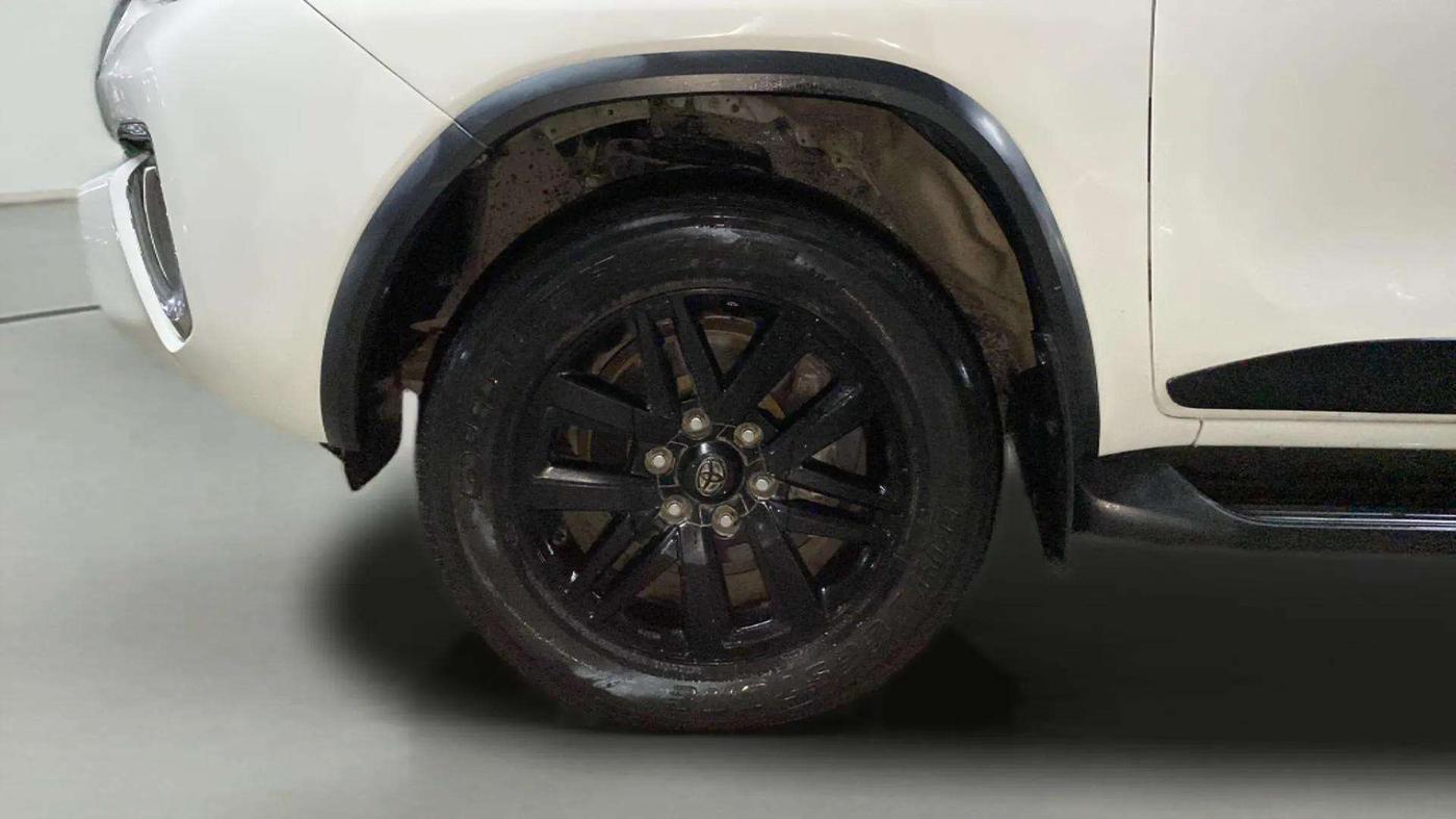2018 Toyota Fortuner 2.8 4X4 AT, Diesel, Automatic, 1,30,222 km, Left Front Wheel