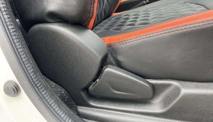 2023 Renault Kwid RXT 1.0, Petrol, Manual, 12,010 km, Driver Side Adjustment Panel