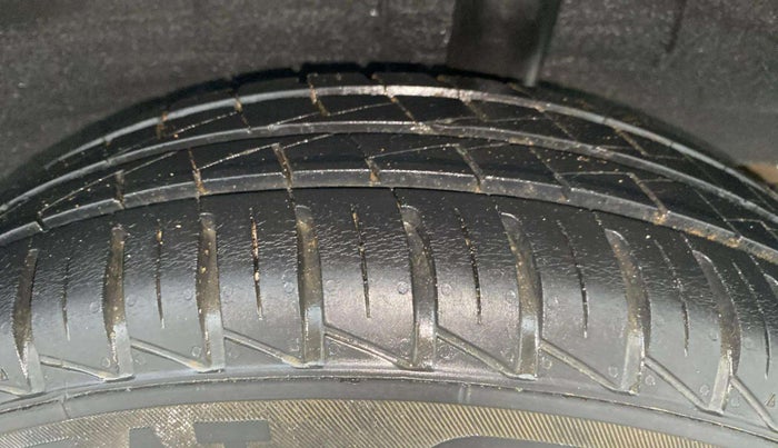 2023 Renault Kwid RXT 1.0, Petrol, Manual, 12,010 km, Left Rear Tyre Tread