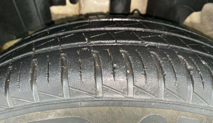 2023 Renault Kwid RXT 1.0, Petrol, Manual, 12,010 km, Left Front Tyre Tread