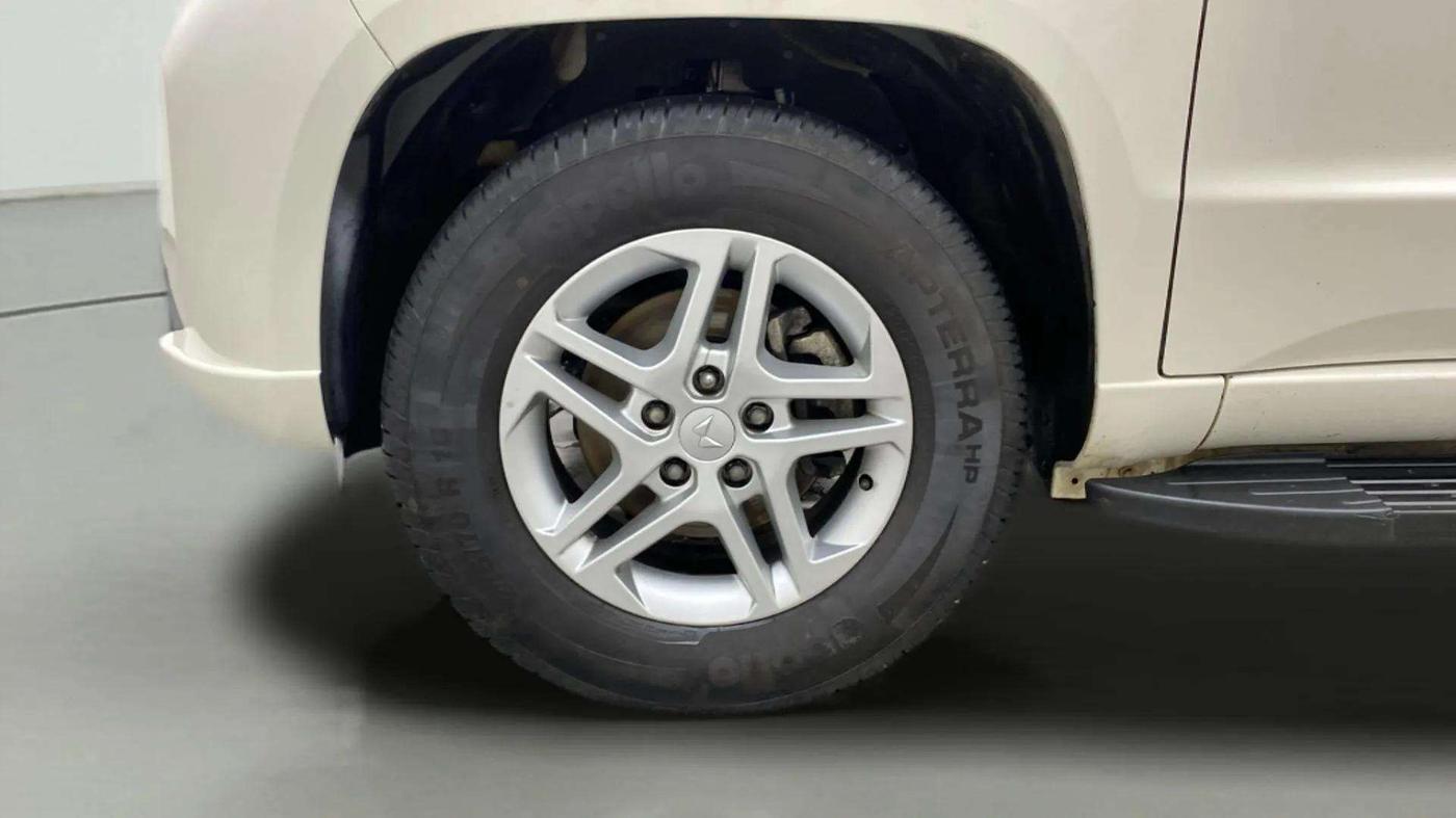 2024 Mahindra Bolero Neo Plus P10, Diesel, Manual, 27,333 km, Left Front Wheel