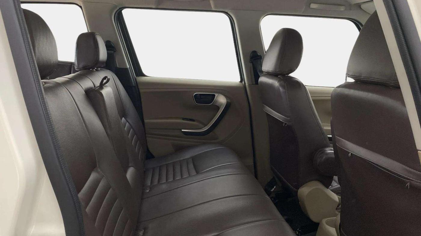 2024 Mahindra Bolero Neo Plus P10, Diesel, Manual, 27,333 km, Right Side Rear Door Cabin