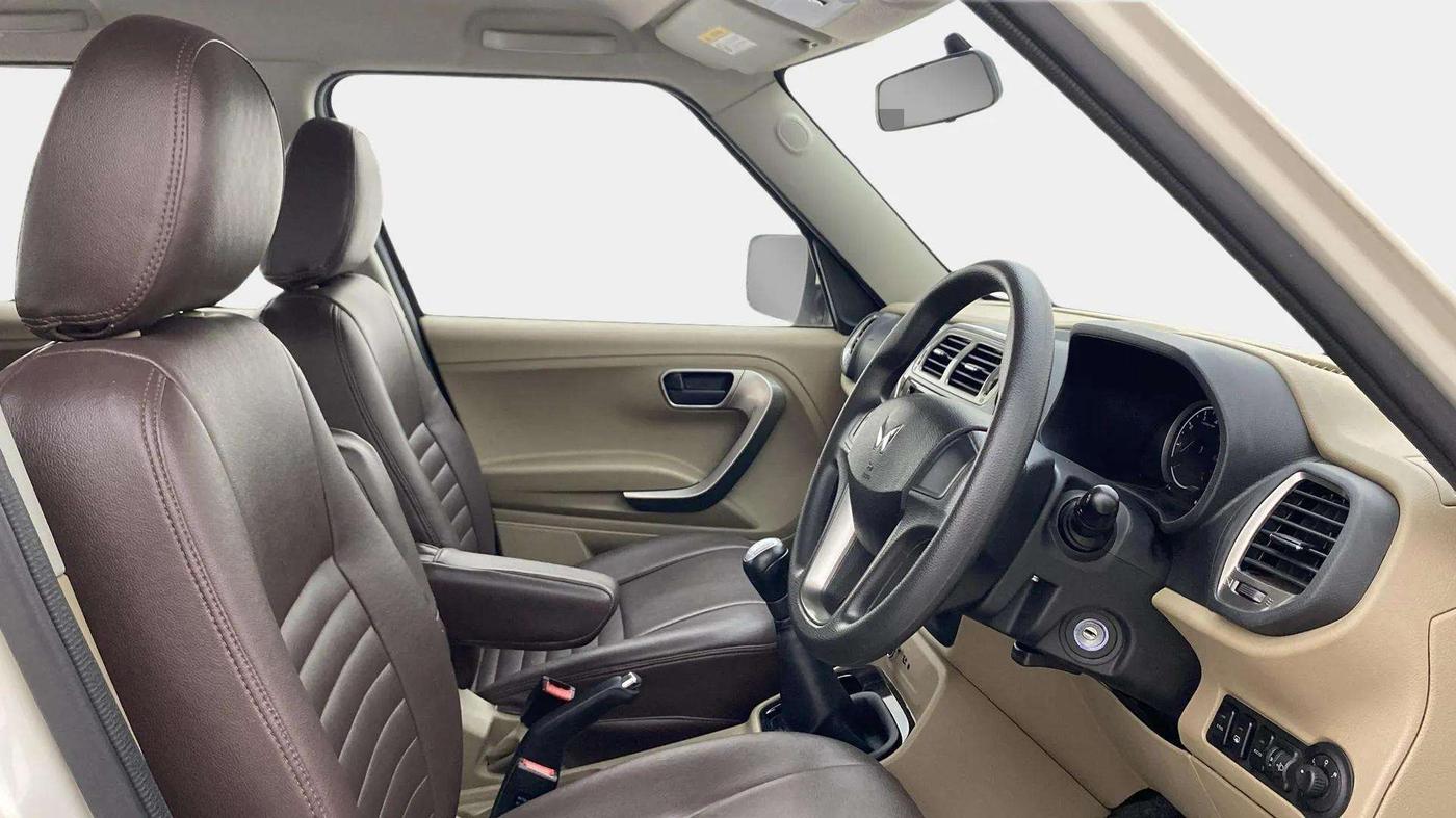 2024 Mahindra Bolero Neo Plus P10, Diesel, Manual, 27,333 km, Right Side Front Door Cabin