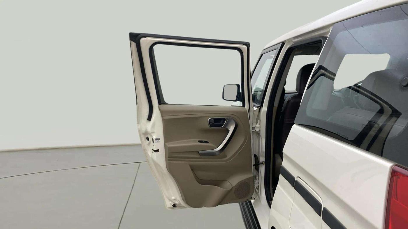 2024 Mahindra Bolero Neo Plus P10, Diesel, Manual, 27,333 km, LHS Rear Door