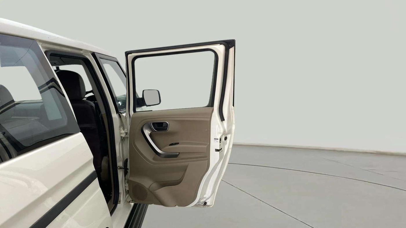 2024 Mahindra Bolero Neo Plus P10, Diesel, Manual, 27,333 km, RHS Rear Door