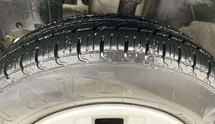 2016 Renault Kwid RXT 0.8, Petrol, Manual, 57,301 km, Left Front Tyre Tread