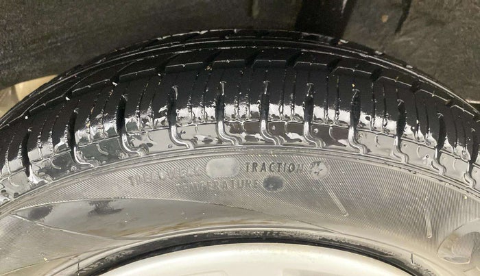 2016 Renault Kwid RXT 0.8, Petrol, Manual, 57,301 km, Left Rear Tyre Tread