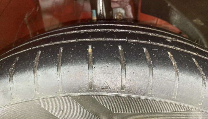 2022 Maruti Swift ZXI, Petrol, Manual, 60,755 km, Right Front Tyre Tread