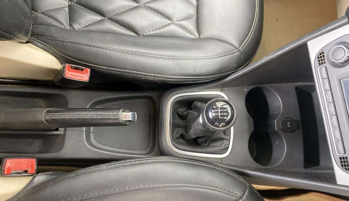 2014 Volkswagen Polo HIGHLINE1.2L, Petrol, Manual, 73,069 km, Gear Lever