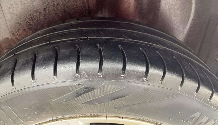 2014 Volkswagen Polo HIGHLINE1.2L, Petrol, Manual, 73,069 km, Left Rear Tyre Tread
