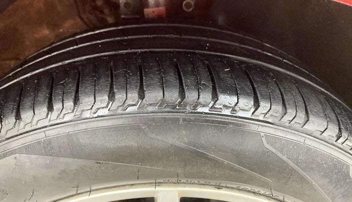 2014 Volkswagen Polo HIGHLINE1.2L, Petrol, Manual, 73,069 km, Right Front Tyre Tread