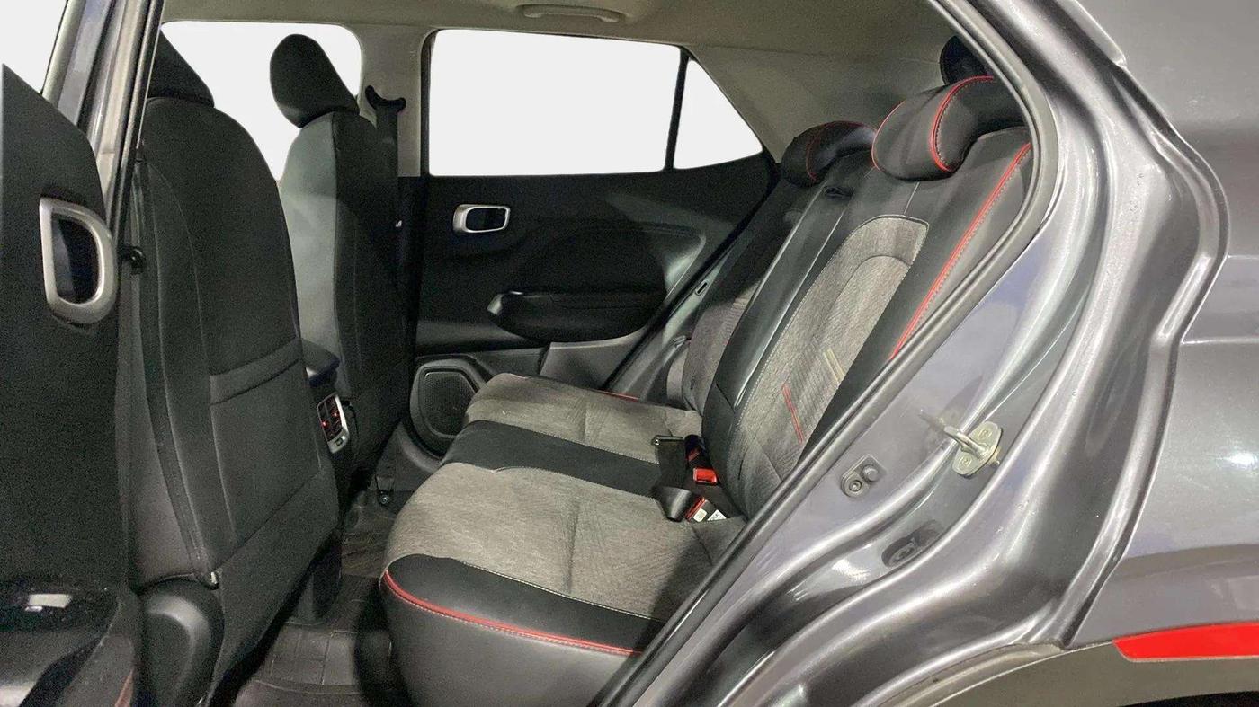 2020 Hyundai VENUE SX 1.5 (O) CRDI DUAL TONE, Diesel, Manual, 63,423 km, Right Side Rear Door Cabin