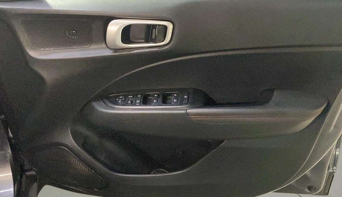 2020 Hyundai VENUE SX 1.5 (O) CRDI DUAL TONE, Diesel, Manual, 63,423 km, Driver Side Door Panels Control