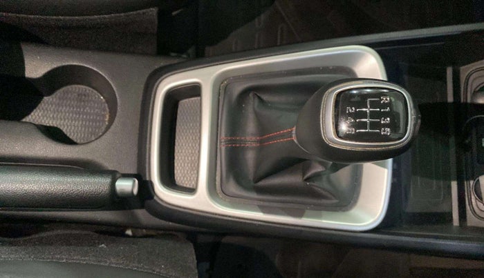 2020 Hyundai VENUE SX 1.5 (O) CRDI DUAL TONE, Diesel, Manual, 63,423 km, Gear Lever