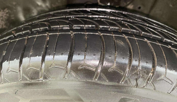 2022 Maruti IGNIS ZETA 1.2 AMT, CNG, Automatic, 74,653 km, Left Front Tyre Tread