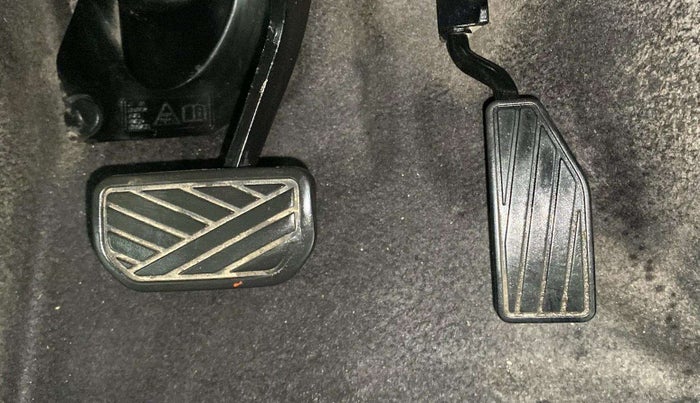 2022 Maruti IGNIS ZETA 1.2 AMT, CNG, Automatic, 74,653 km, Pedals