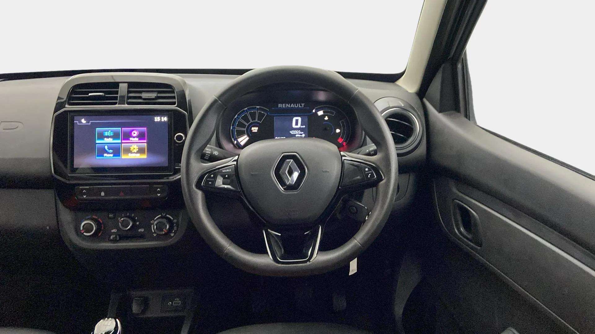 Steering-wheel-close-up-29