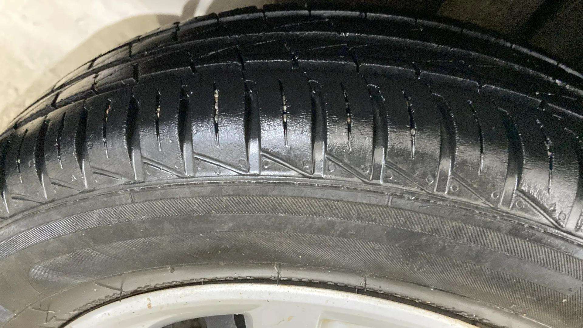 LHS-Front-Tyre-Tread-20