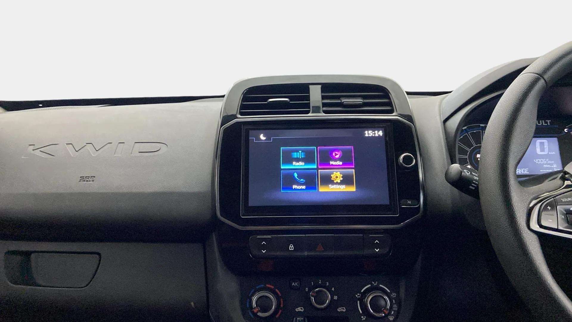 Center-console---infotainment-28