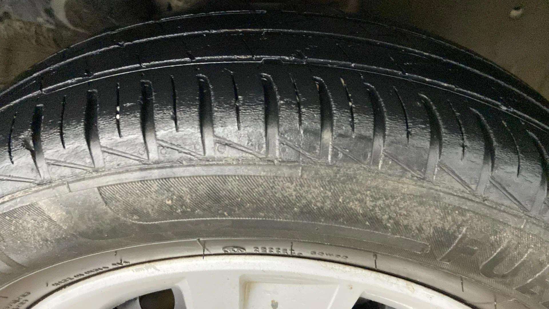 RHS-Front-Tyre-Tread-18