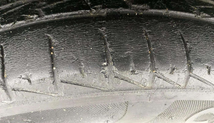 2020 Maruti Alto LXI O, Petrol, Manual, 24,731 km, Left Front Tyre Tread