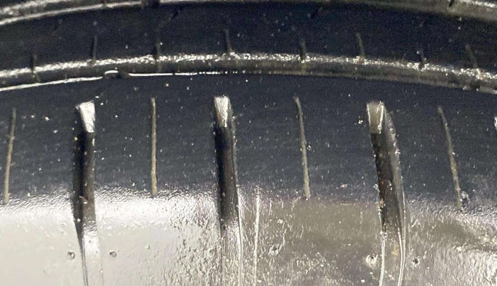 2020 Maruti Swift ZXI AMT, Petrol, Automatic, 1,24,144 km, Left Front Tyre Tread