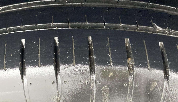 2020 Maruti Swift ZXI AMT, Petrol, Automatic, 1,24,144 km, Left Rear Tyre Tread