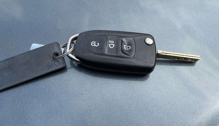 2024 Tata ALTROZ XM PLUS CNG, CNG, Manual, 39,192 km, Key Close Up
