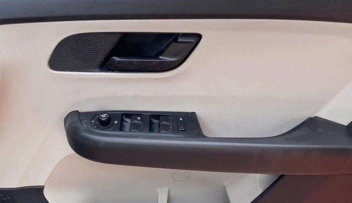 2024 Tata ALTROZ XM PLUS CNG, CNG, Manual, 39,192 km, Driver Side Door Panels Control