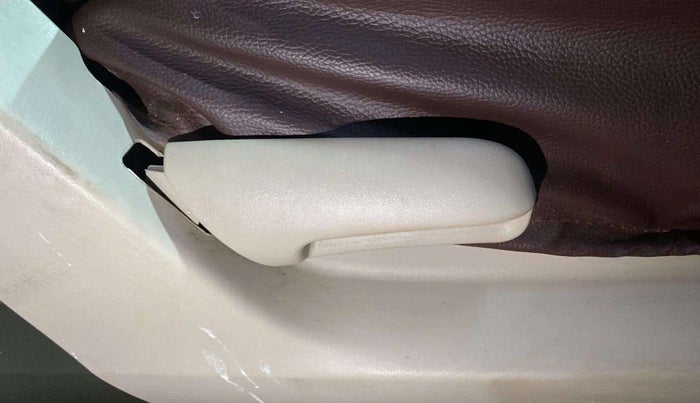 2018 Maruti Celerio VXI, Petrol, Manual, 43,517 km, Driver Side Adjustment Panel