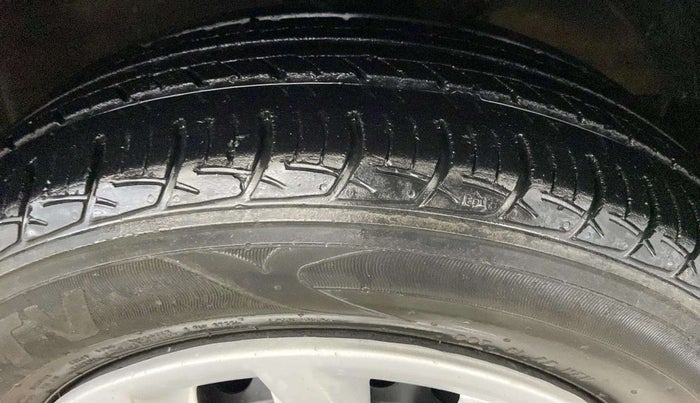 2018 Maruti Baleno DELTA PETROL 1.2, Petrol, Manual, 77,495 km, Right Front Tyre Tread