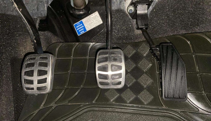 2018 Maruti Baleno DELTA PETROL 1.2, Petrol, Manual, 77,495 km, Pedals