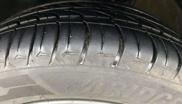 2019 Volkswagen Polo HIGHLINE PLUS 1.0, Petrol, Manual, 88,059 km, Left Front Tyre Tread