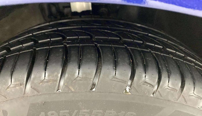 2019 Volkswagen Polo HIGHLINE PLUS 1.0, Petrol, Manual, 88,059 km, Right Front Tyre Tread