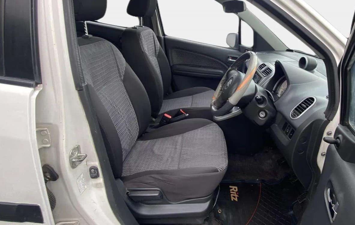 2016 Maruti Ritz VXI, Petrol, Manual, 20,186 km, Right Side Front Door Cabin