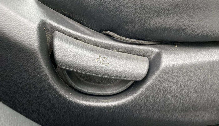 2018 Hyundai Grand i10 ASTA 1.2 KAPPA VTVT, Petrol, Manual, 1,01,482 km, Driver Side Adjustment Panel