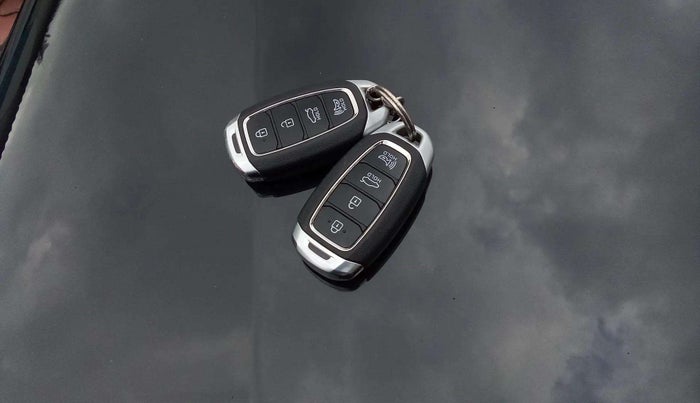 2022 Hyundai Verna SX (O)1.5 VTVT, Petrol, Manual, 74,581 km, Key Close Up
