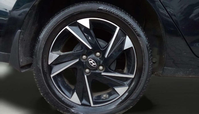 2022 Hyundai Verna SX (O)1.5 VTVT, Petrol, Manual, 74,581 km, Right Rear Wheel