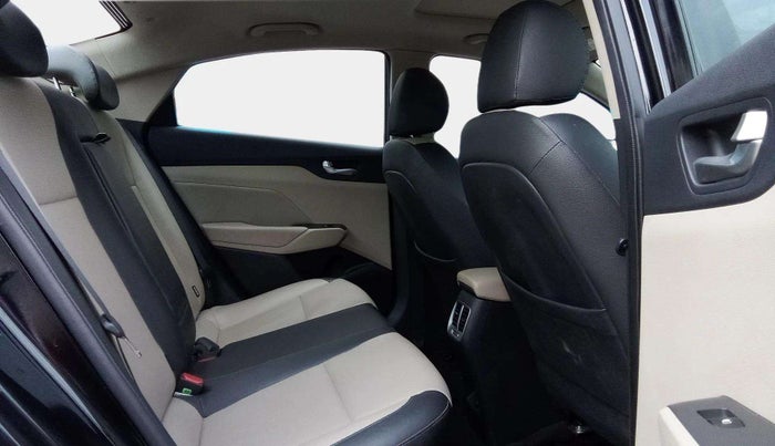 2022 Hyundai Verna SX (O)1.5 VTVT, Petrol, Manual, 74,581 km, Right Side Rear Door Cabin